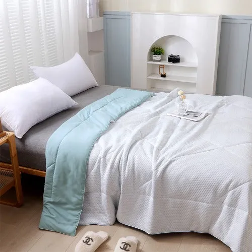 Two-color silky comfortable summer cool quilt